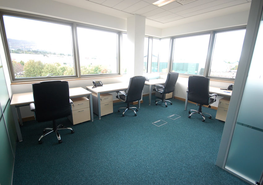 4 Person Corner Office